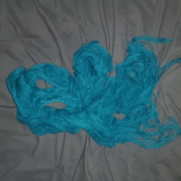 TEAL RUFFLES SCARF - Picture 3 of 4